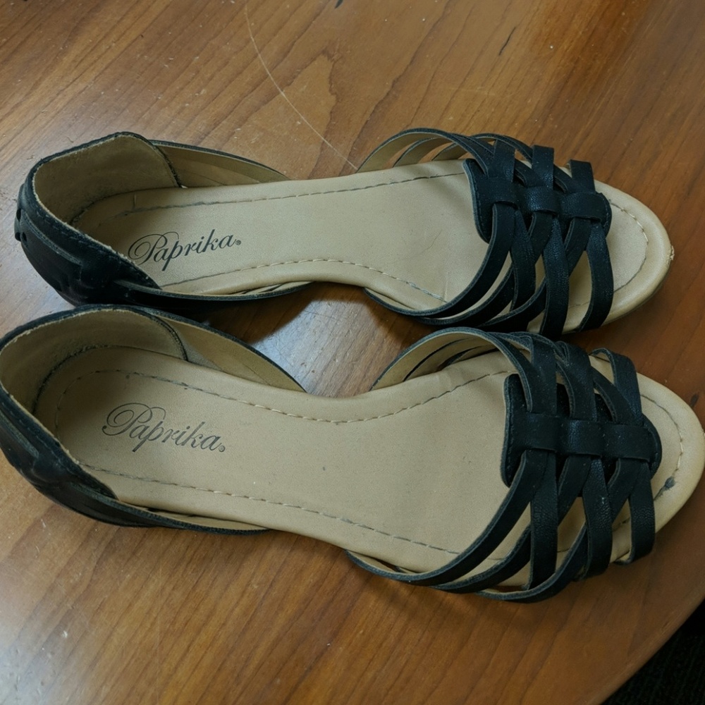 Woven pattern flat sandals